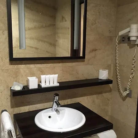 Numa Brio Apartahotel 4*